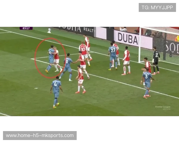 巴萨中场在训练营中进行“传球分配与防守回撤”双重训练