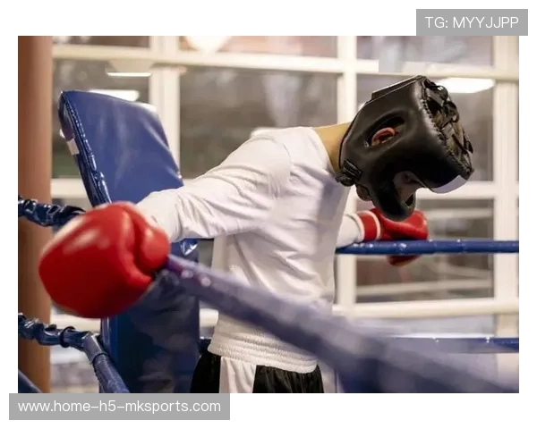 职业拳击团队注重距离控制训练