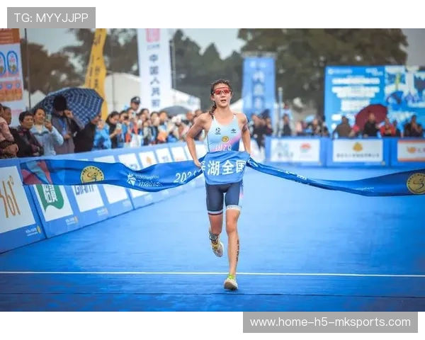 铁人三项队进行综合状态调试，总体成绩稳步提升