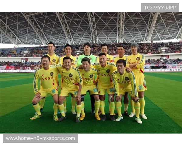 俱乐部球员在慈善赛中展现高水平竞技状态，足球明星慈善赛