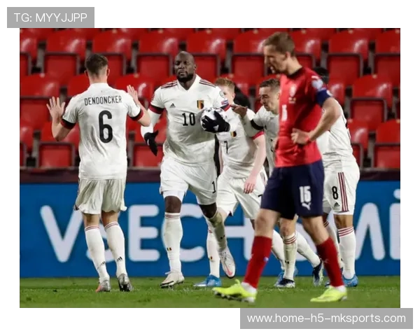 卢克曼反击中连过两人起脚劲射,皮球直入死角 卢克曼反击中连过两人起脚劲射,皮球直入死角