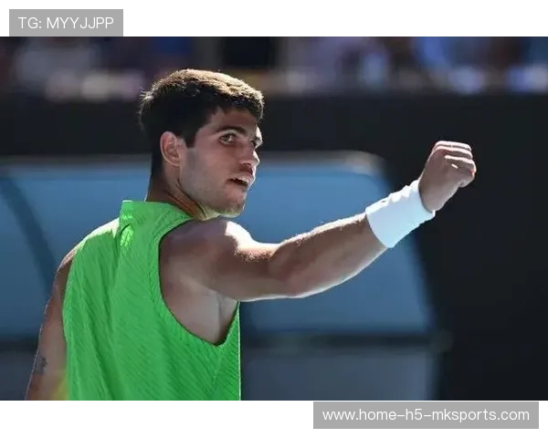 阿尔卡拉斯澳网捧杯重返第一，达成全满贯